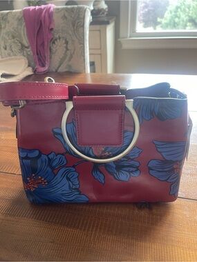 Patricia Nash Red Shoulder Bag with Blue Floral Print and Silver Ring
